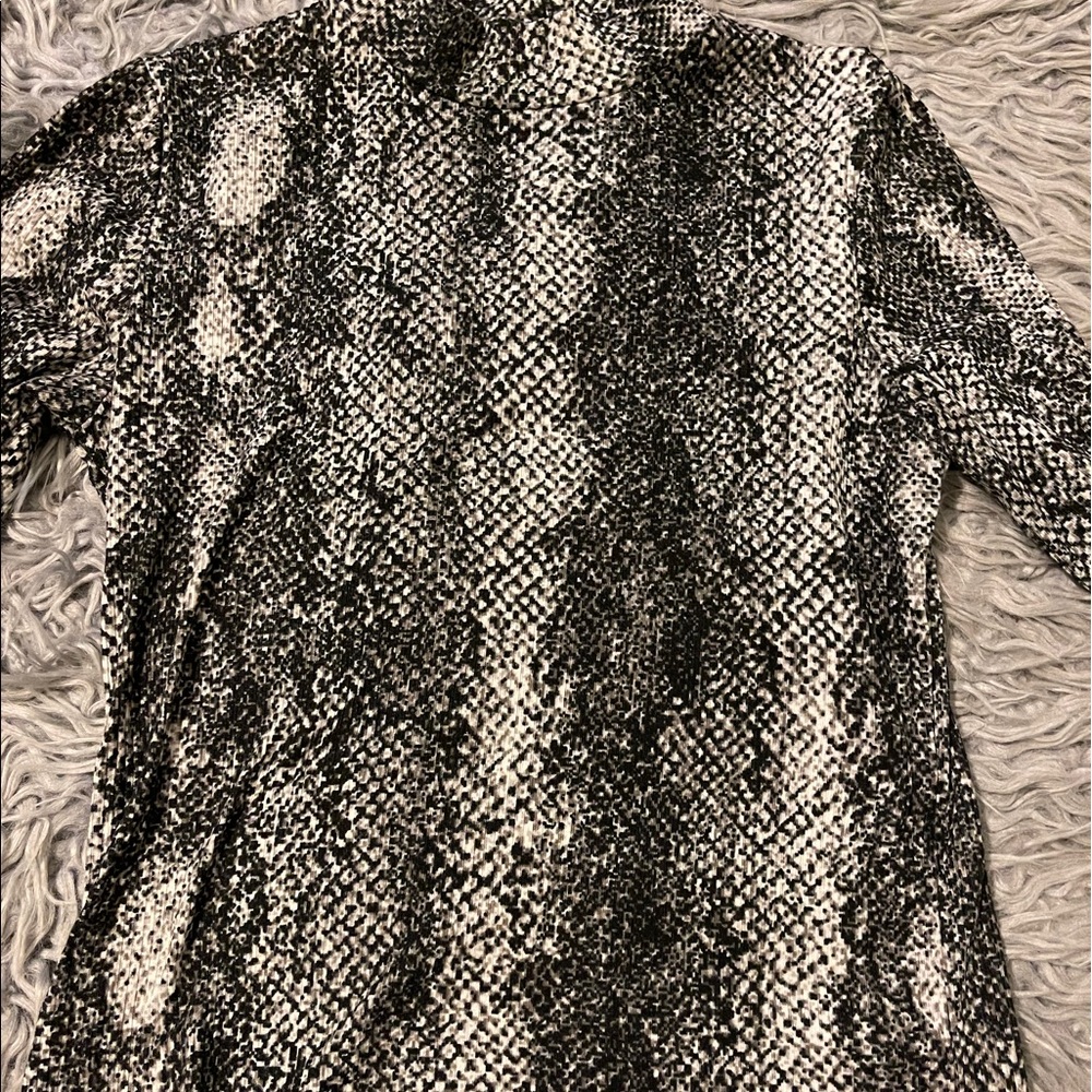 Snake Pattern Long Sleeve
